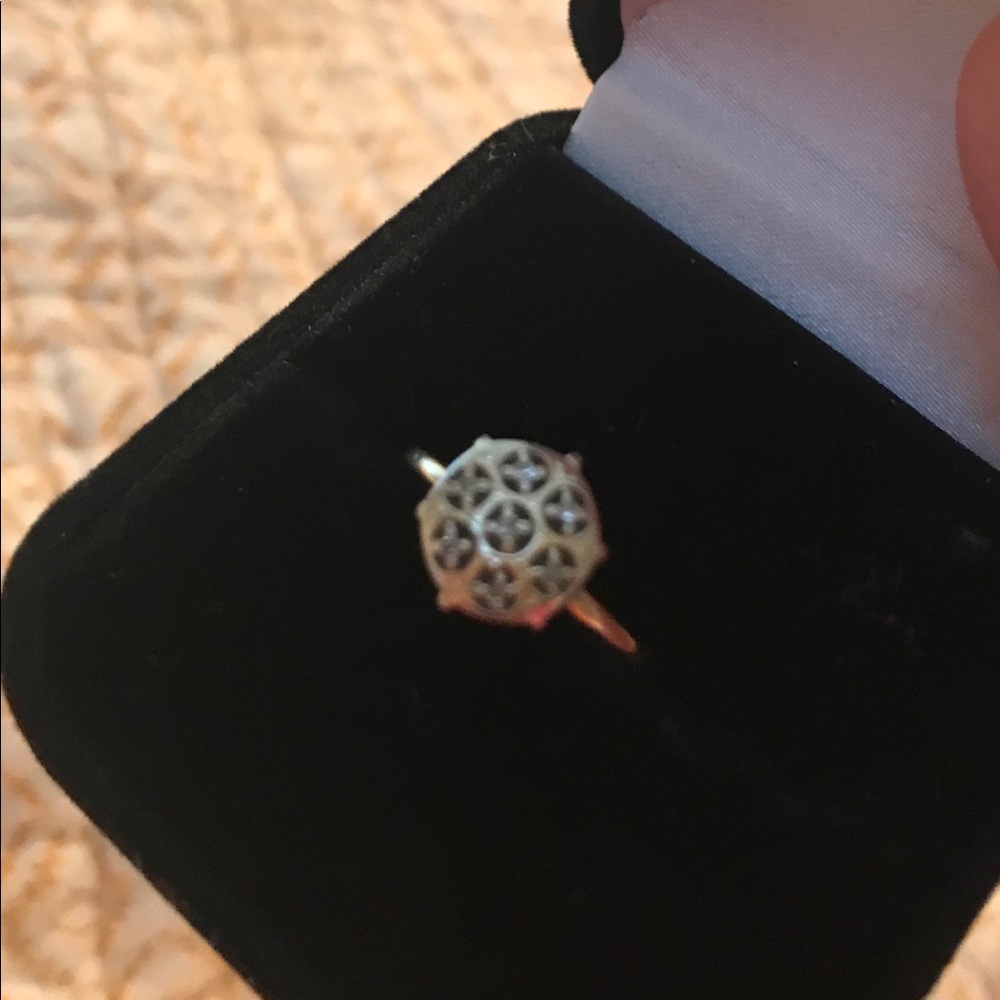 10kt gold diamond cluster ring